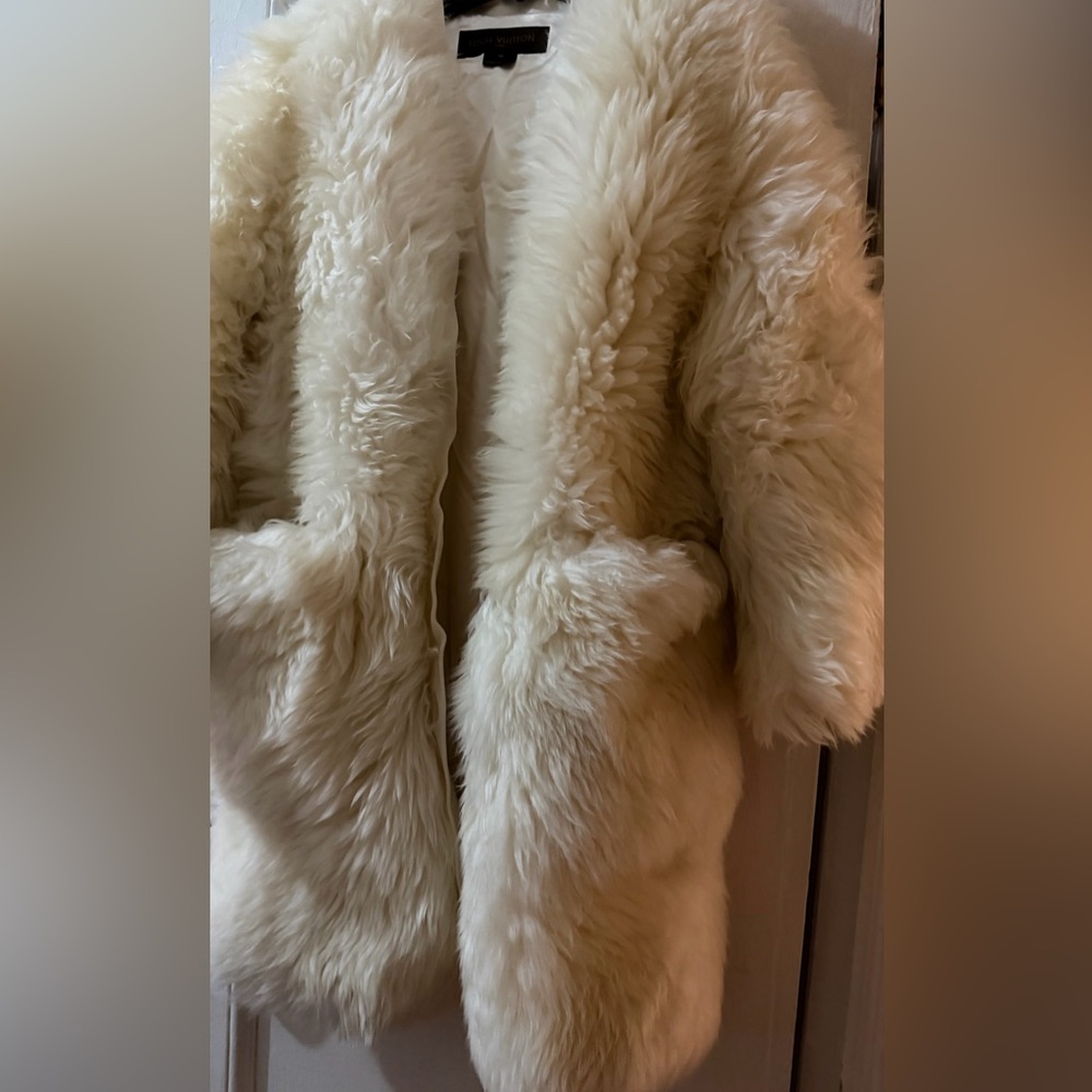 Authentic Louis Vuitton Runway Genuine Shearling Cream Coat size 36 - Picture 2 of 8